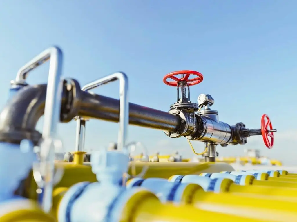 how do natural gas pipes work